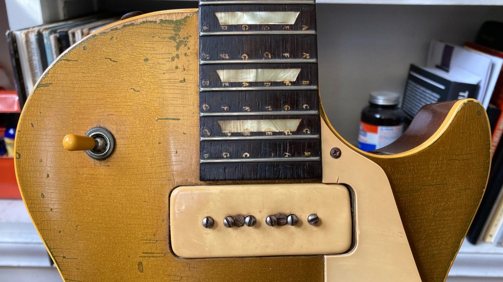 Note names on a guitar fretboard